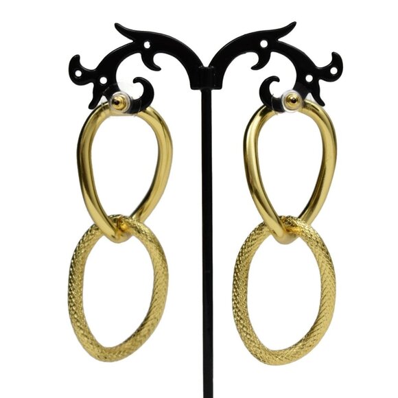 Linked Oval Hoop Earrings Gold Tone Texture Post Interlocking Loops - Picture 4 of 5